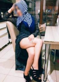 Türbanlı Escort Bayan Pınarla Heyecanı Hissedin
